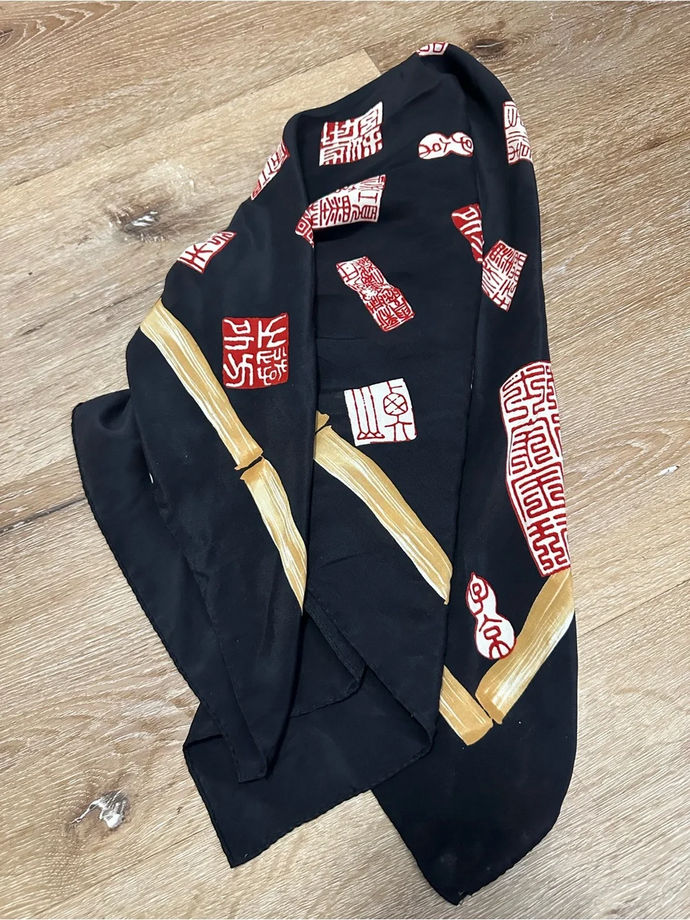Metropolitan Museum of Art Silk Scarf – Chinese Calligraphy, Made in Italy